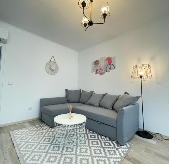 דירת שני חדרים עם מרפת, Izida Palace Apartments