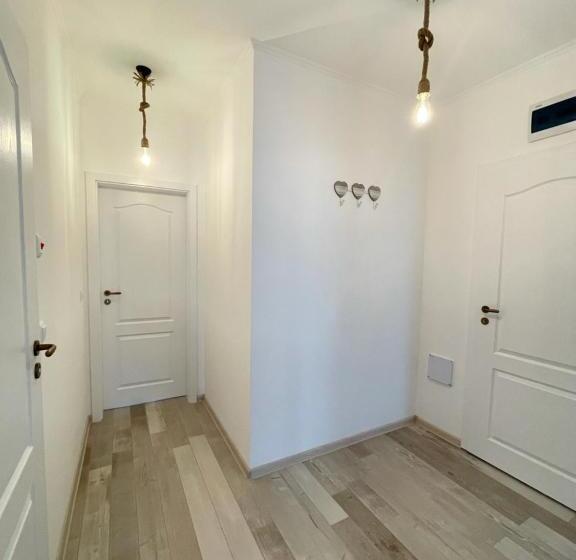 דירת שני חדרים עם מרפת, Izida Palace Apartments