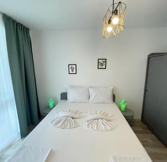 דירת שני חדרים עם מרפת, Izida Palace Apartments