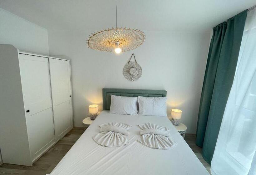 דירת שני חדרים עם מרפת, Izida Palace Apartments