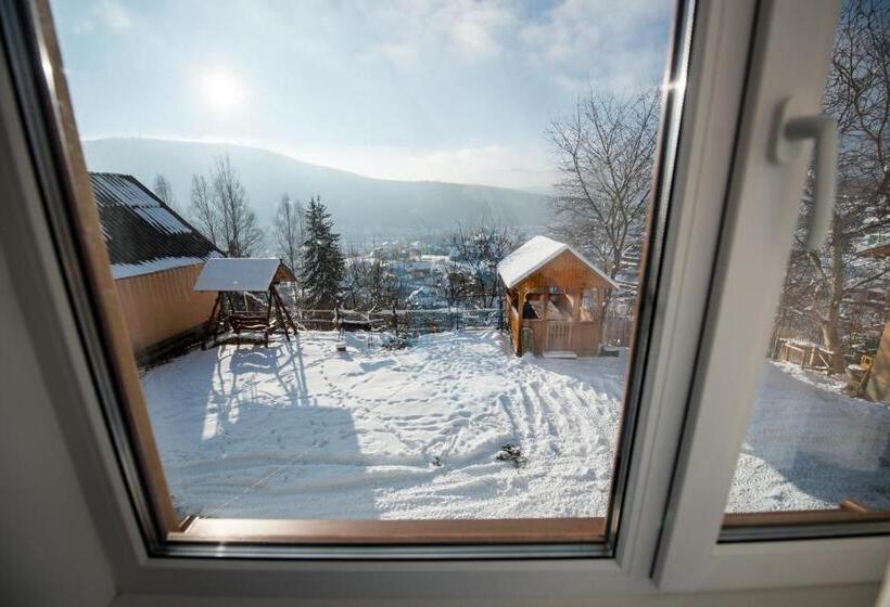 اتاق استاندارد با چشم‌انداز کوهستان, Gazdіvska Hata Guest House