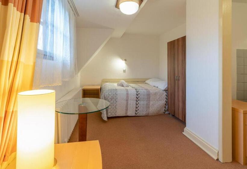 חדר סטנדרט לשלושה עם חדר אמבטיה משוף, Penzion Sykovec