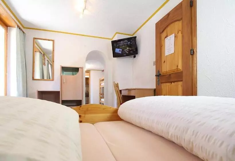 Economy Quadruple Room, Alpina