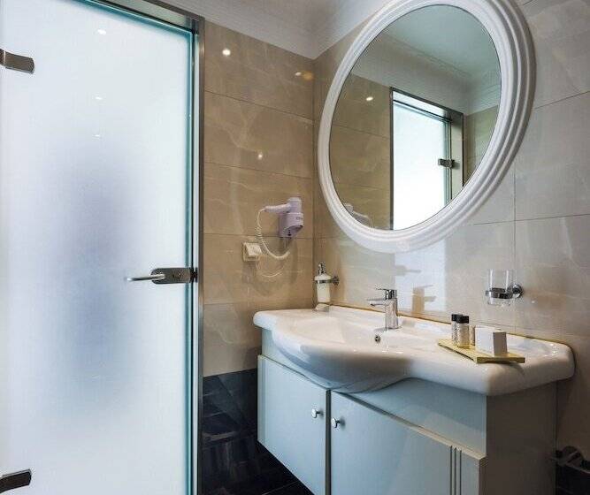 Люкс, Aegean Palace