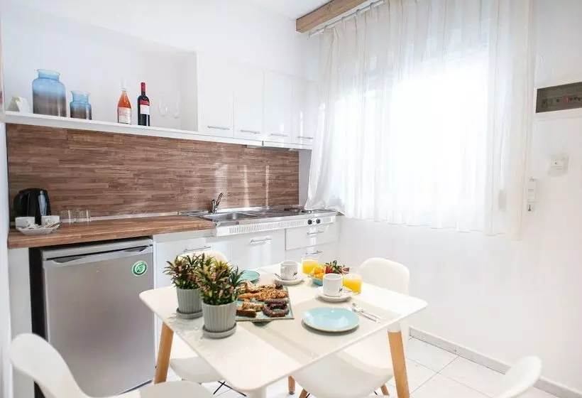 سوییت با چشم‌انداز دریا, Anny Residences & Suites