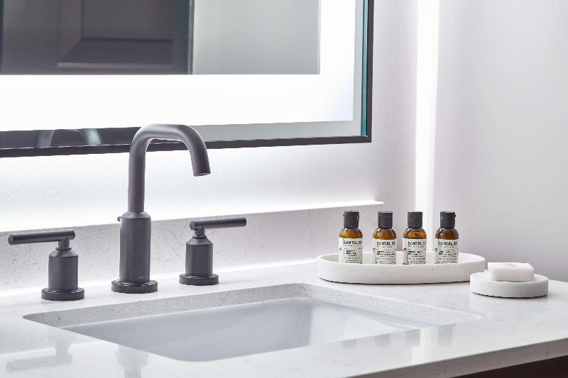 身障者適用スタンダードルーム, Cumberland House Knoxville, Tapestry Collection By Hilton