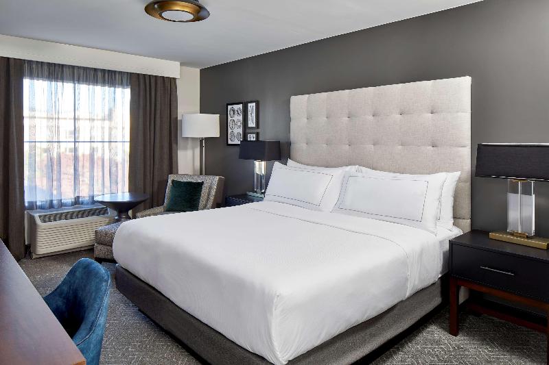 キングサイズベッドのデラックスルーム, Cumberland House Knoxville, Tapestry Collection By Hilton