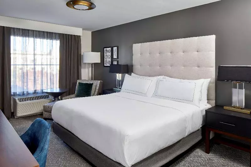 キングサイズベッドのデラックスルーム, Cumberland House Knoxville, Tapestry Collection By Hilton