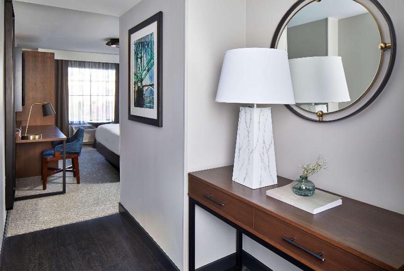 キングサイズベッドのデラックスルーム, Cumberland House Knoxville, Tapestry Collection By Hilton