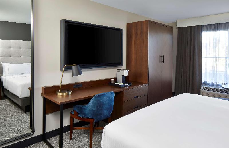 キングサイズベッドのデラックスルーム, Cumberland House Knoxville, Tapestry Collection By Hilton