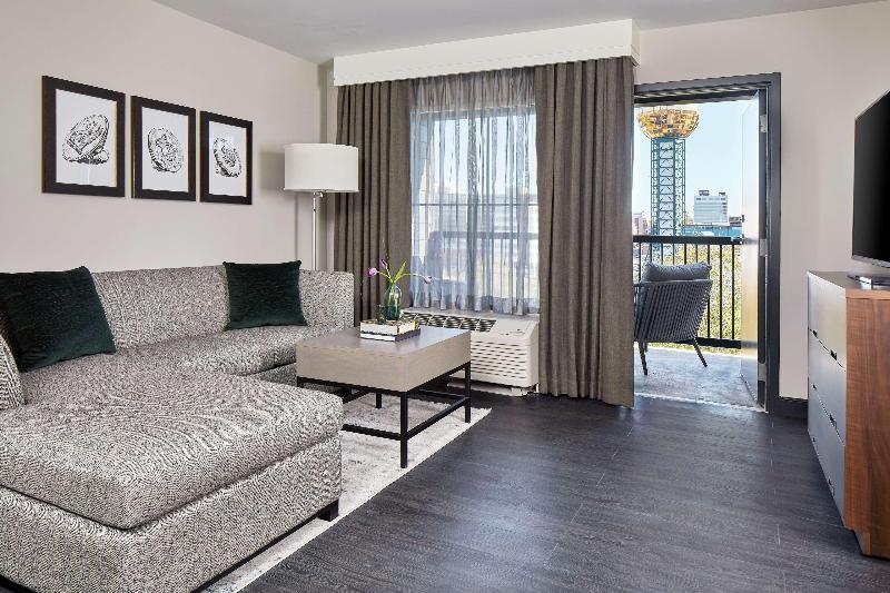 キングサイズベッドのスイートルーム, Cumberland House Knoxville, Tapestry Collection By Hilton