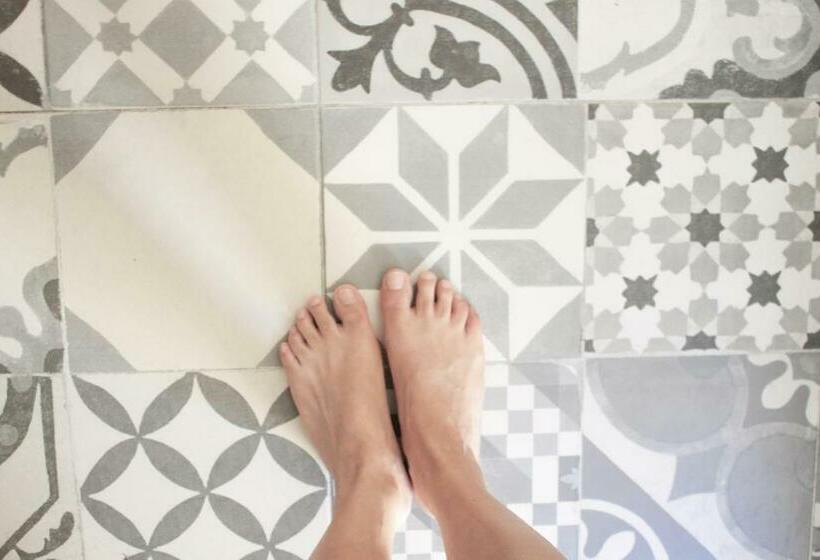 스탠다드 룸, Fonda Mitjà