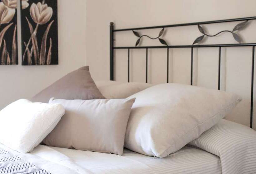 스탠다드 트리플 룸, Fonda Mitjà