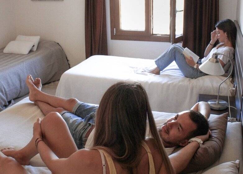 패밀리 룸, Fonda Mitjà