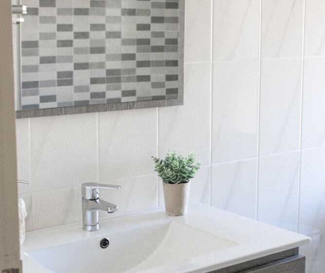 스탠다드 싱글 룸, Fonda Mitjà