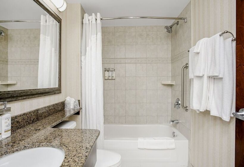 جناح, Holiday Inn Express Hotel & Suites   Slave Lake, An Ihg