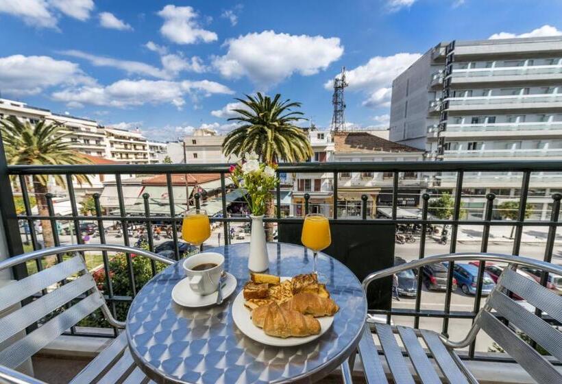 标准三人间, Lakonia