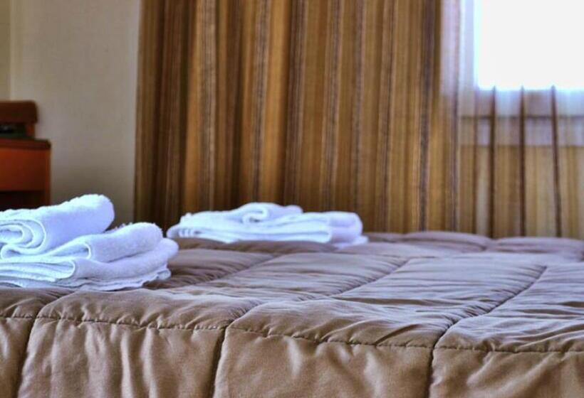 标准三人间, Lakonia