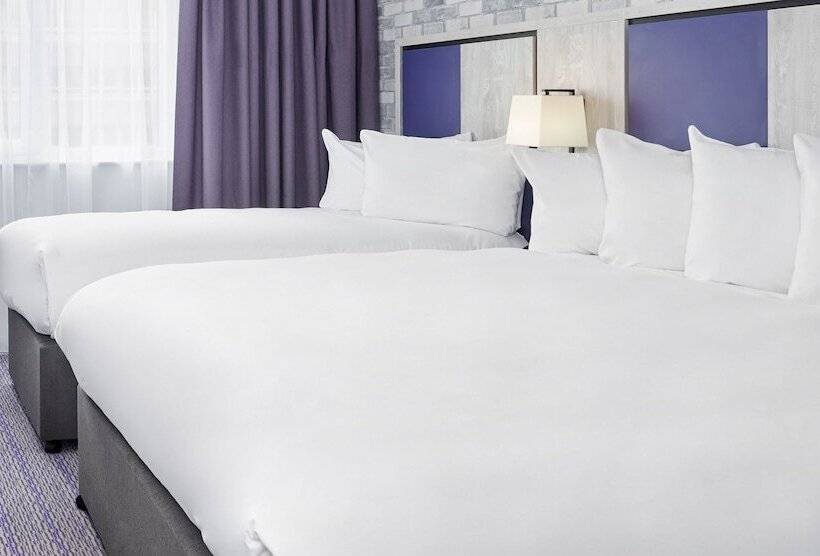 スーペリアールーム, Leonardo Swindon