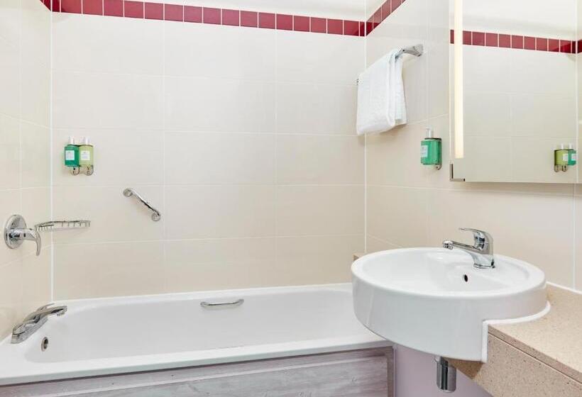 スタンダードルーム, Leonardo Swindon