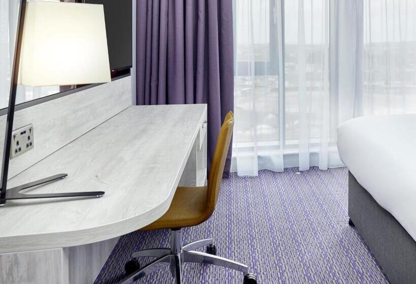 スタンダードルーム, Leonardo Swindon