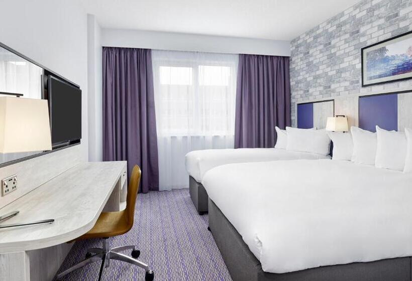 スタンダードルーム, Leonardo Swindon