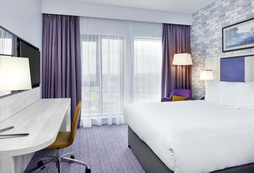 スーペリアールーム, Leonardo Swindon