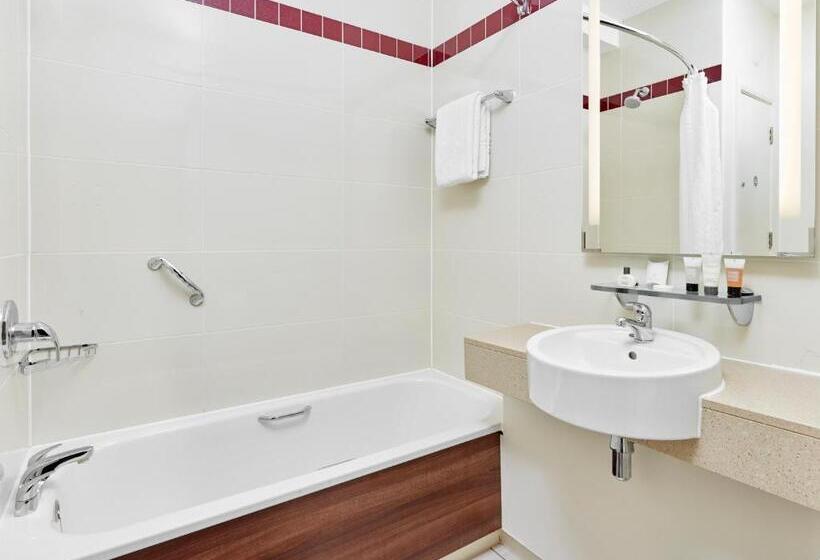 キングサイズベッドのエクゼクティブルーム, Leonardo Swindon