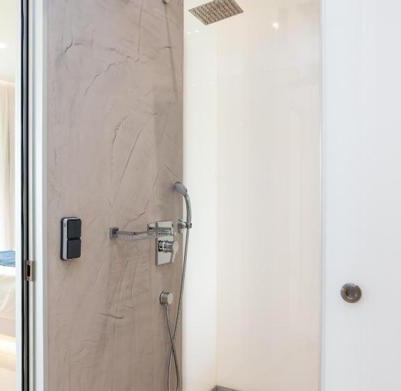 オーシャンビュースイート, Marinos Beach