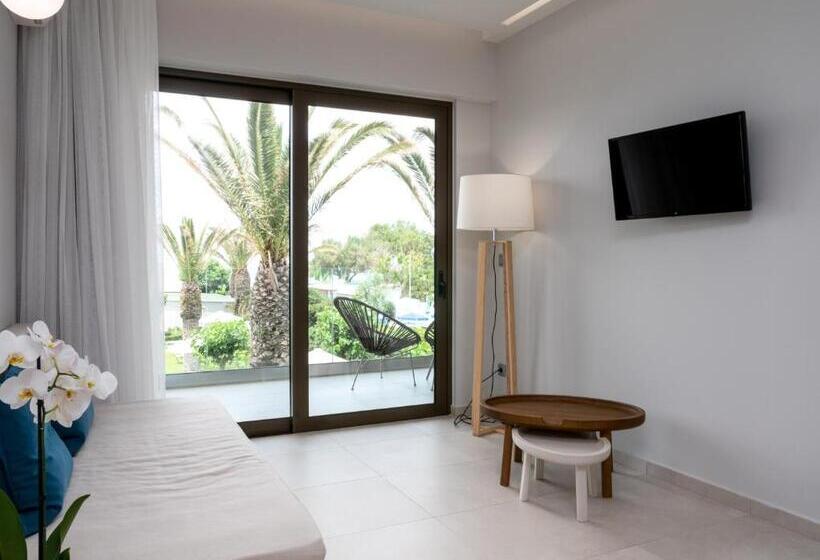 オーシャンビュースイート, Marinos Beach