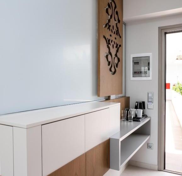 オーシャンビュースイート, Marinos Beach