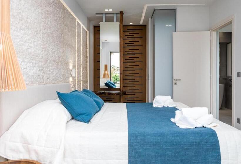 オーシャンビュースイート, Marinos Beach