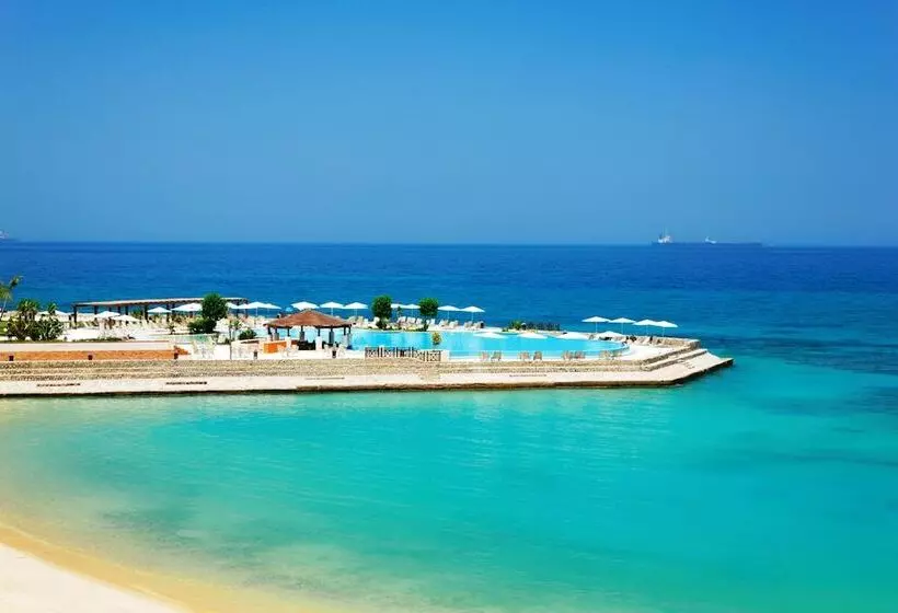 اتاق سوپریور با چشمانداز دریا, Mövenpick Resort El Sokhna