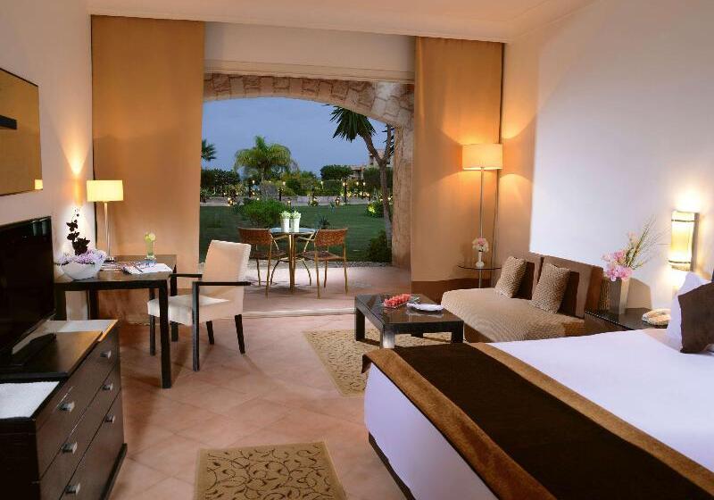 اتاق لوکس با چشم‌انداز باغ, Mövenpick Resort El Sokhna