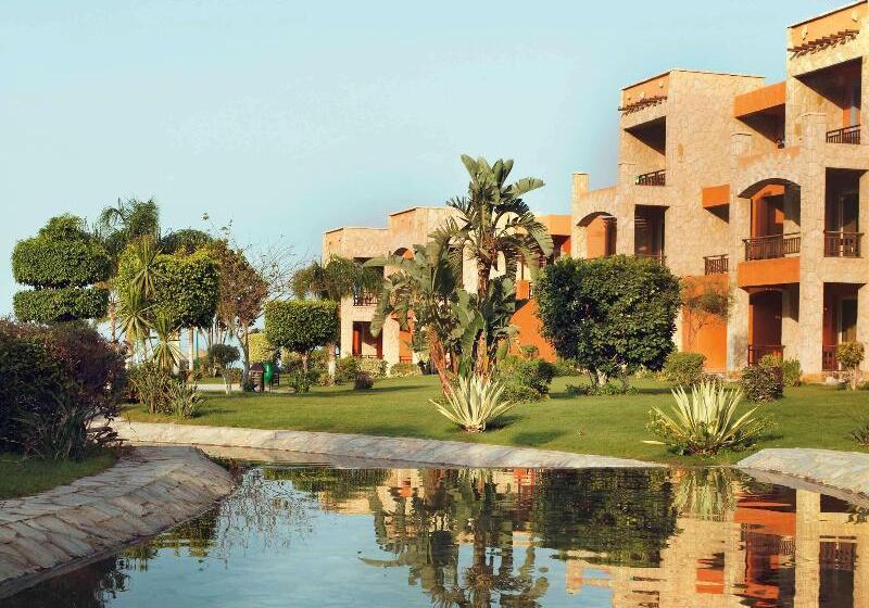 اتاق لوکس با چشم‌انداز باغ, Mövenpick Resort El Sokhna