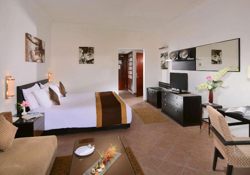 اتاق لوکس با چشم‌انداز باغ, Mövenpick Resort El Sokhna