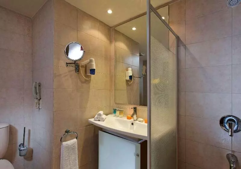 اتاق سوپریور با چشمانداز دریا, Mövenpick Resort El Sokhna