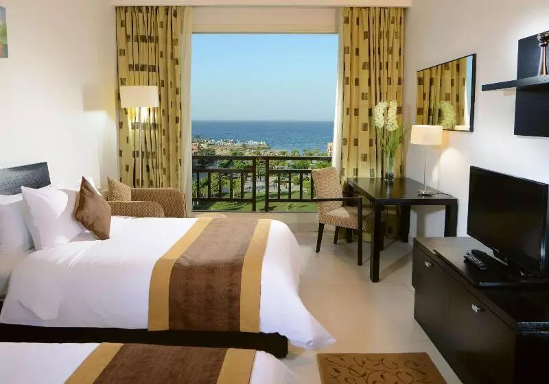 اتاق سوپریور با چشمانداز دریا, Mövenpick Resort El Sokhna