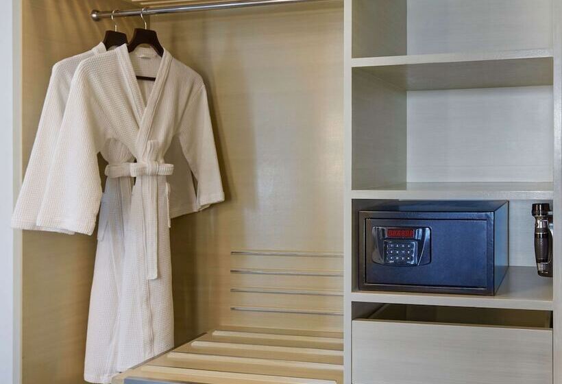 חדר דלוקס נוף לים, Pullman Phuket Panwa Beach Resort