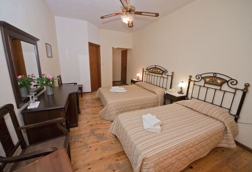 חדר דלוקס לשלושה, Saily Beach