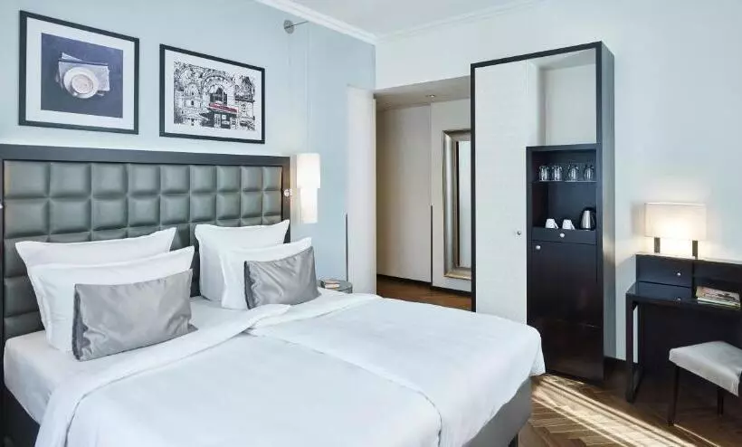 اتاق سوپریور با تخت بزرگ, Steigenberger Hotel Herrenhof