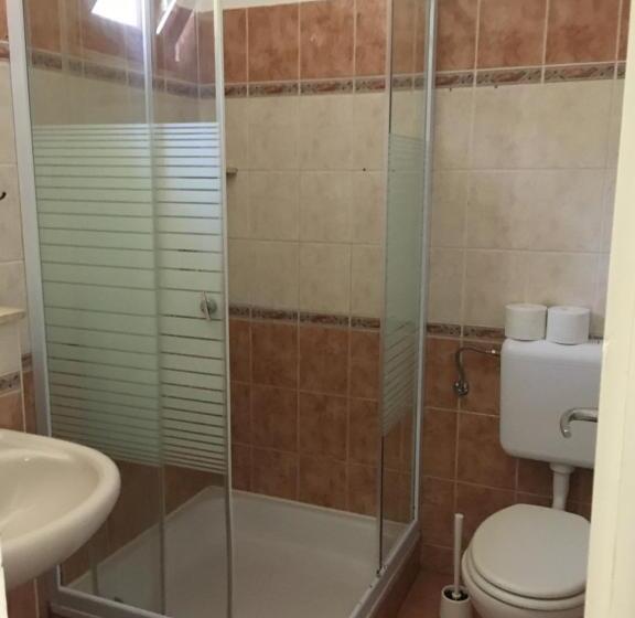 스탠다드 룸, Bakonyi Kemencésház