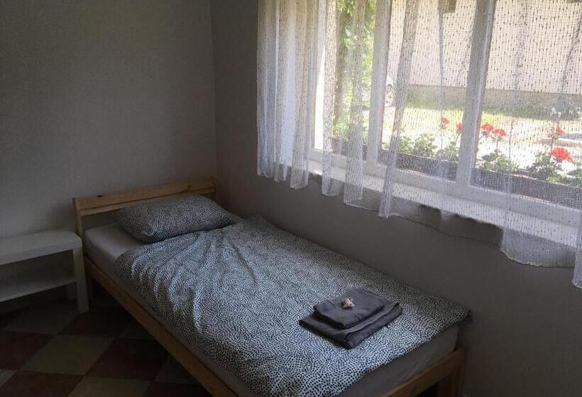 패밀리 스위트, Bakonyi Kemencésház