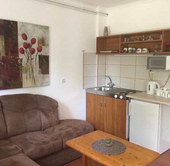 스탠다드 룸, Bakonyi Kemencésház