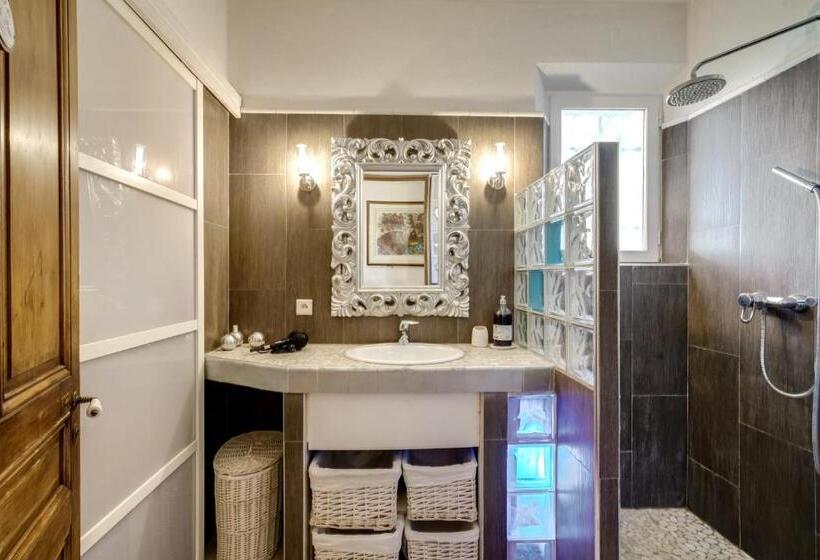 غرفة قياسية, Le Mas Des Anges