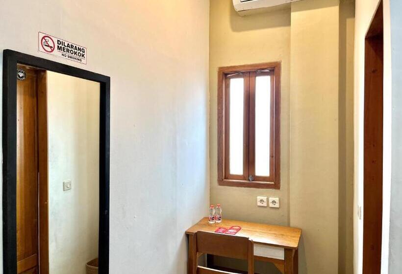 חדר סטנדרט, Reddoorz At Mystays Pemuda Cepu Blora