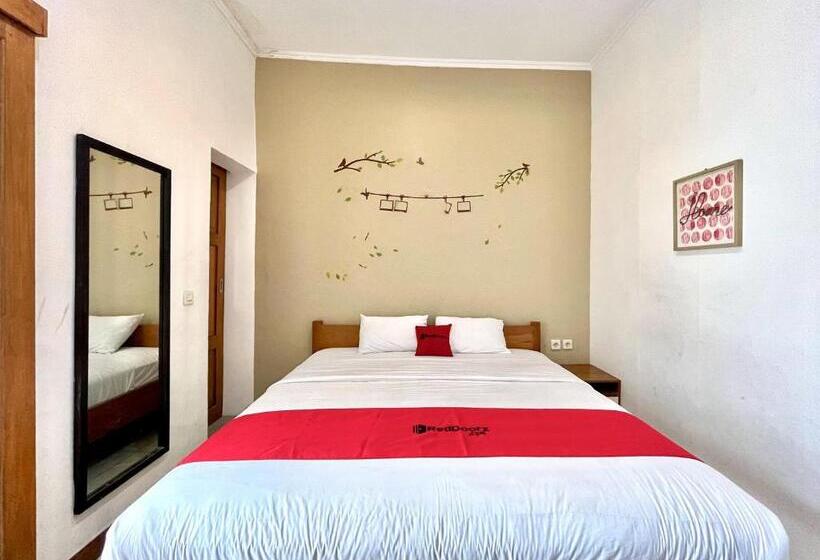 חדר דלוקס, Reddoorz At Mystays Pemuda Cepu Blora