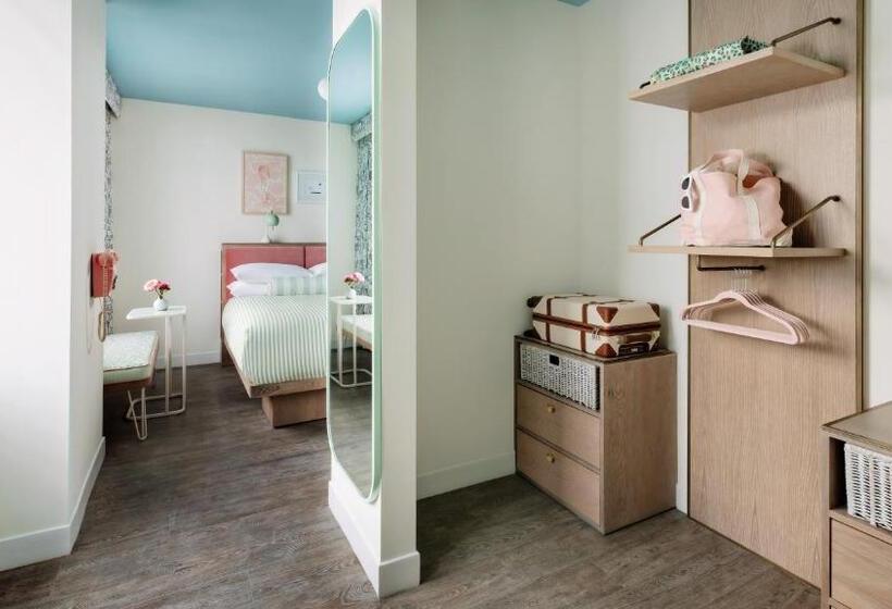 חדר סטנדרט מותאם לאדם עם מוגבלויות, The Goodtime Hotel, Miami Beach A Tribute Portfolio