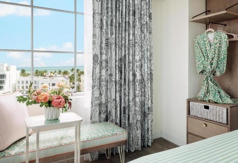 מיטת קינג בסוויטה, The Goodtime Hotel, Miami Beach A Tribute Portfolio