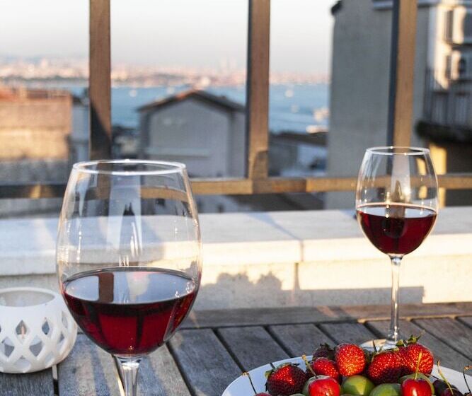 سوئیت پریمیوم با چشم‌انداز دریا, Galata Homes Suites